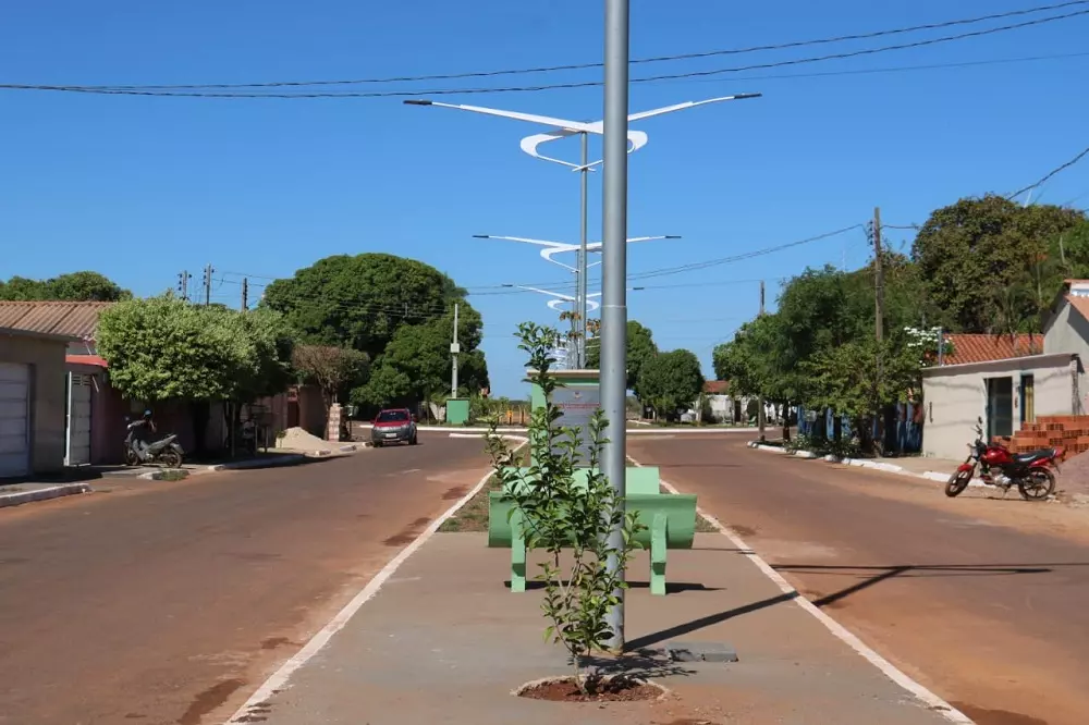 Prefeitura inicia instalação de luminárias de led em ruas e Avenidas de São Félix do Araguaia